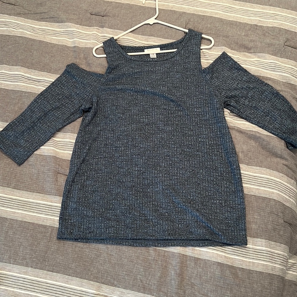 Motherhood maternity cutout shoulders shirt. Size Xl. Never worn.